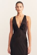 LA LUNE PLUNGED CROSS BACK MAXI DRESS - BLACK - Image 2